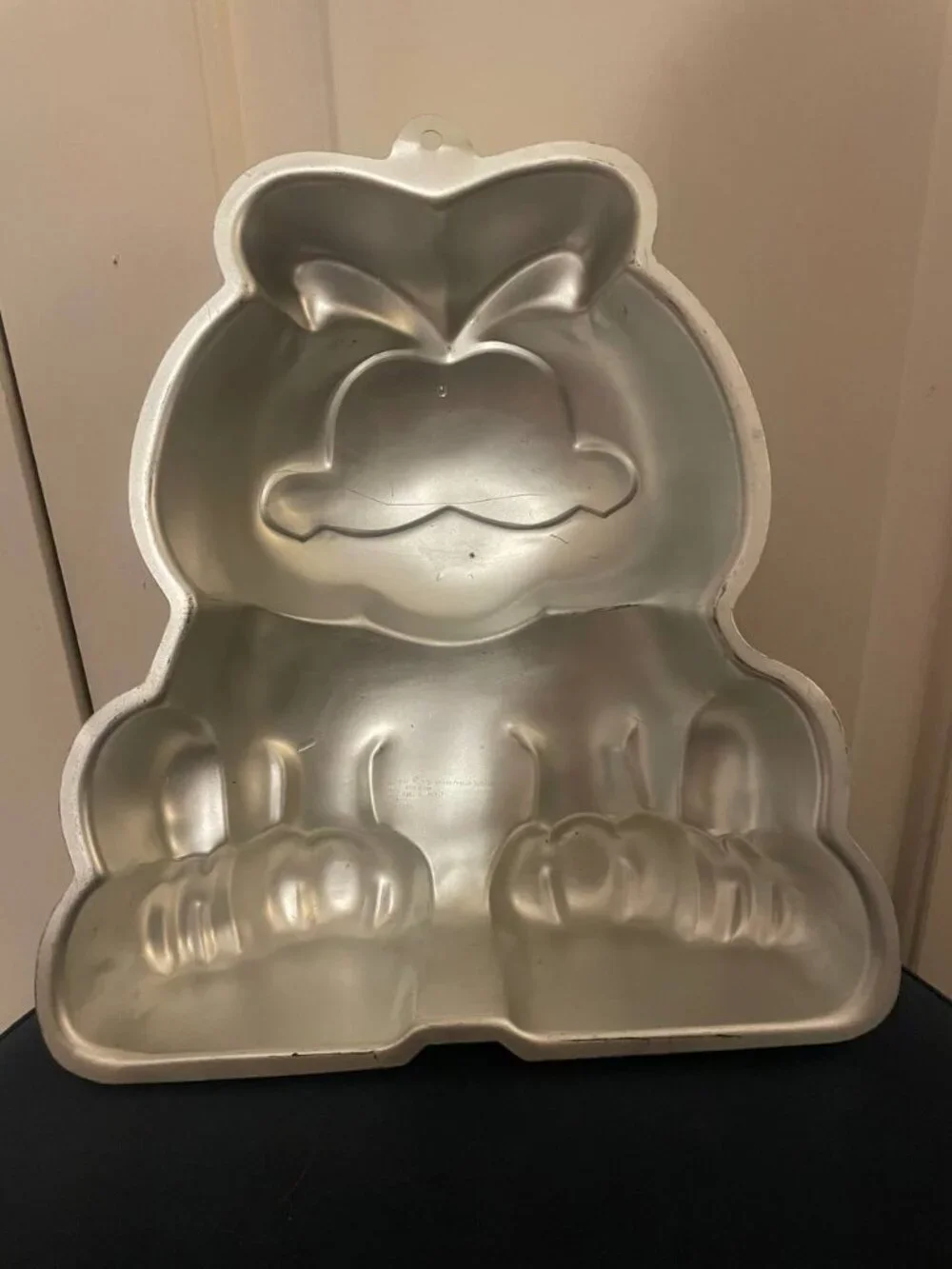 Vintage 1978 Wilton Garfield Cake Pan | Retro Cartoon Cat Baking Mold metal